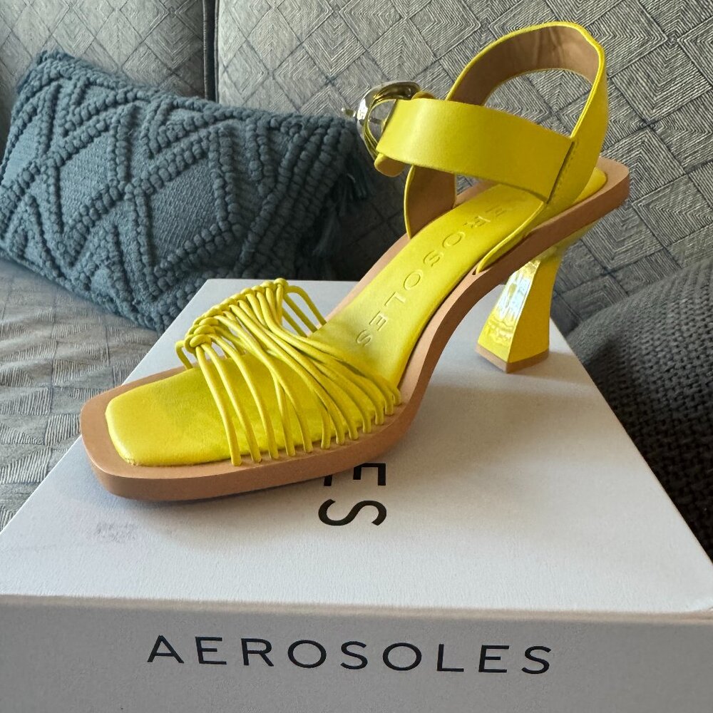 Brand new in box Aerosoles Green Sheen Crew Strappy Heeled Sandals size 9.5